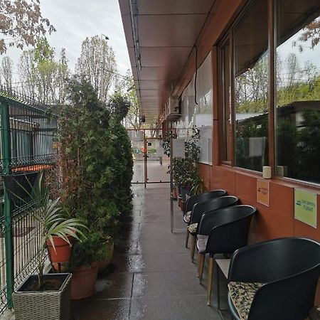 Hotel Nevis Fundeni Bukareszt Zewnętrze zdjęcie